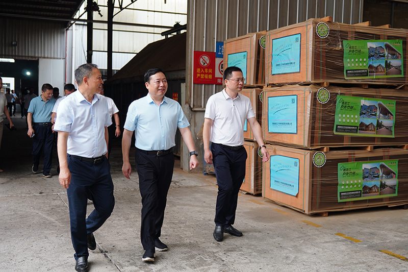 市長熊煒一行在桃花江竹材調(diào)研 市長熊煒一行在桃花江竹材調(diào)研