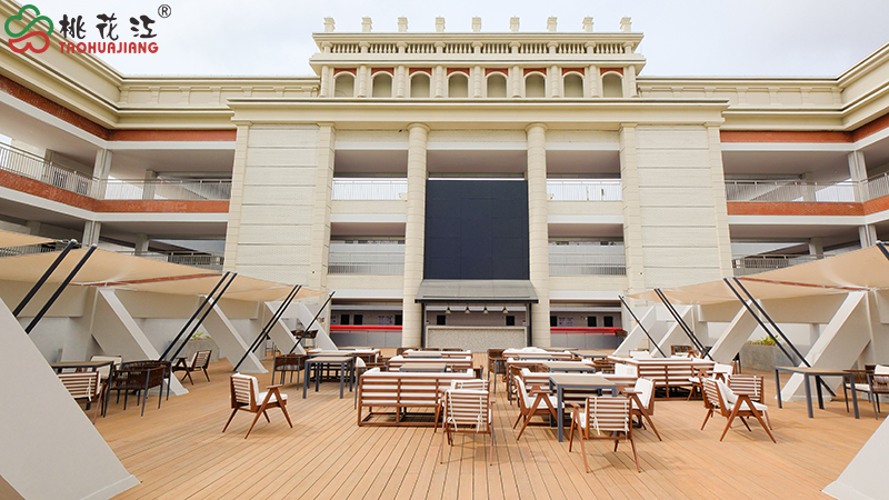 美紋超然竹板鋪裝的平臺(tái)