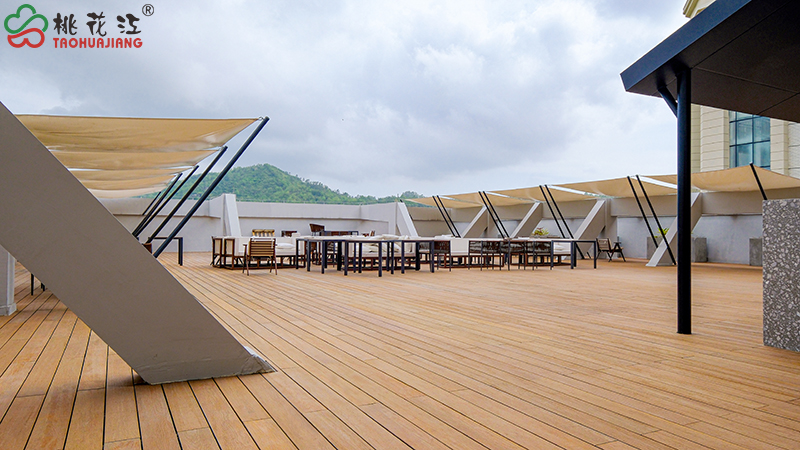 美紋超然竹板鋪裝的平臺(tái)