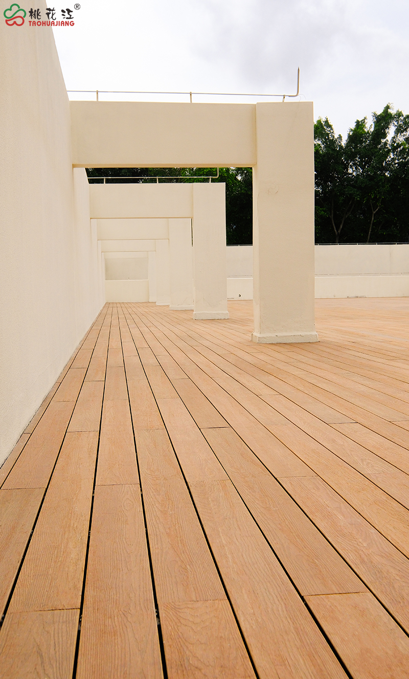 美紋超然竹板鋪裝的平臺(tái)